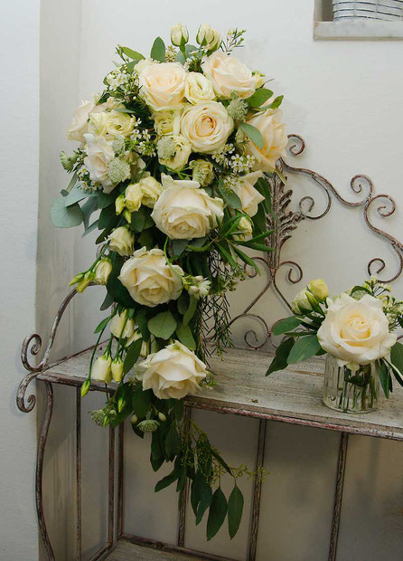 Bridal bouquet in cascade style 
