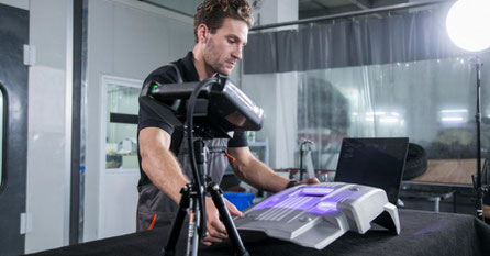 3D-Scan Vorgang mit Mitarbeiter