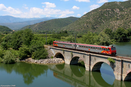 La Z 7508 sur le TER 77656 Villefranche Vernet les Bains-Perpignan à Vinça le 21 Juin 2015