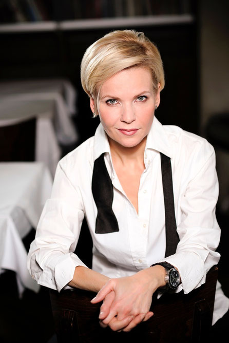 Hochzeitsfrisur Mit Dem Zusatz Von Naturlichen Verschiedenen