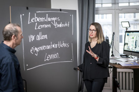 Teambesprechung in einer Organisation