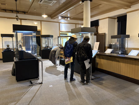 絹撚記念館リンクボタン&展示室画像