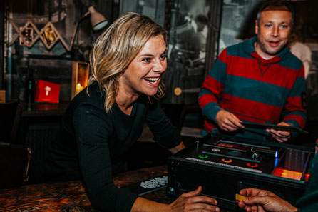 Die mobile Rätselbox kann im Restaurant in Luzern/Sursee ohne Moderation gespielt werden. Das Escape Spiel eignet sich für kleine Gruppen bis 6 Personen und kann mit einem Apéro kombiniert werden. Das perfekte Schlechtwetterprogramm für Luzern.