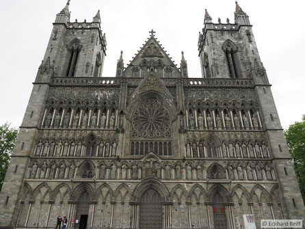 der Dom - schon ein gigantisches Bauwerk mit den vielen Details