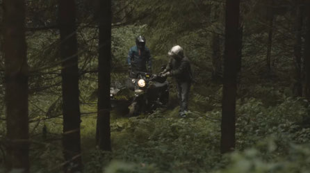 Motorradbergung nach dem ungeplanten Ausritt ins Gemüse