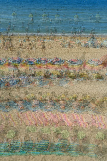 Mathieu Guillochon, photographe, surimpressions, rivages, bleu, jaune, ocre, parasols, plage, Normandie, France, Cabourg, été