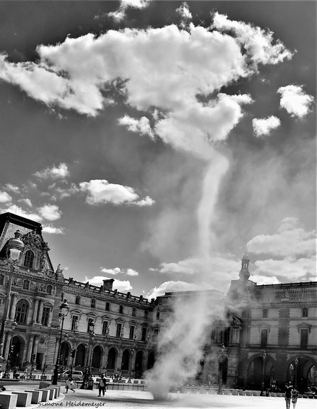 Le tourbillon devant le Louvre