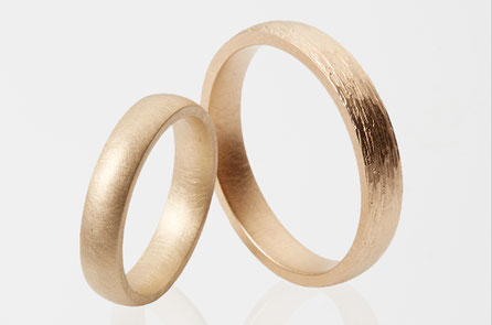 Eheringe, gold, grob geschliffen