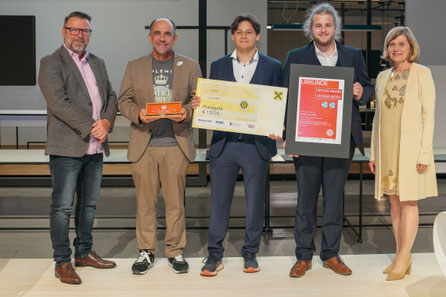 Lr Schöbi Fink verleiht den Special Award Vorarlberg in Silber
