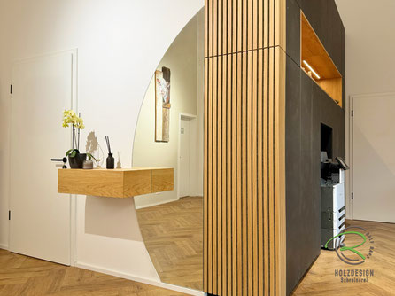 Eckschrank nach Maß von Schreinerei Holzdesign Ralf Rapp in Geisingen für kleinen Wandabsatz mit integrierter Jacken & Schuhaufbewahrung