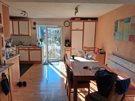 Wohnküche im Bestand vor dem Küchenumbau in Donaueschingen-Pfohren mit gewachsenem Grundriss und ungünstiger Raumaufteilung