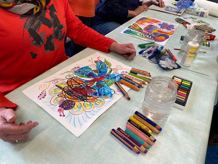 KiT - Kreativ im Team ist ein Workshop für stark belastete Mitarbeitende im Gesundheitssektor