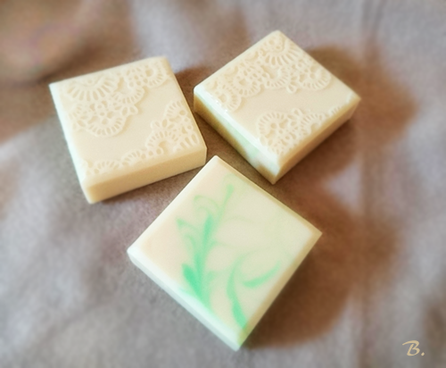 B.Lily-White natural handmade impression mat swirl soap with sweet almond oil