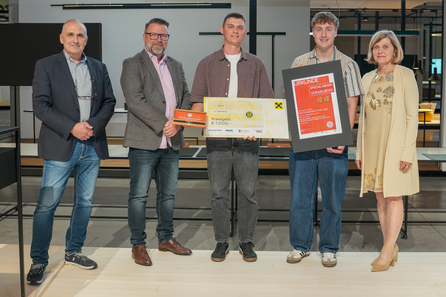 Lr Schöbi Fink verleiht den Special Award Vorarlberg in Bronze
