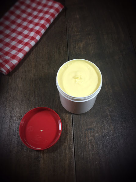Creme für die Nacht mit Calendulaöl und Lavendel wirkt regenerierend und beruhigend