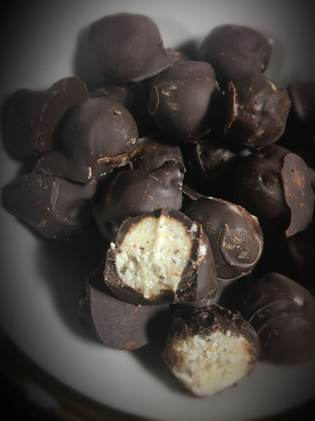 Pralinen wie Schoko Bons selbst gemacht aus dem Thermomix vegan