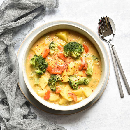 All in One Gericht aus dem Thermomix: Kartoffel-Curry mit Brokkoli Linsen und Kokosmilch vegetarisch vegan