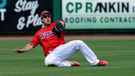Nella foto Tommy Joseph nel per lui inusuale ruolo di outfield (by USATODAY)