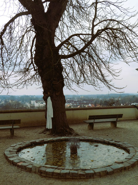 Die ZISTERNE DER TRÄNEN auf dem Freisinger Belvedere. Foto: Christina Metz 2022