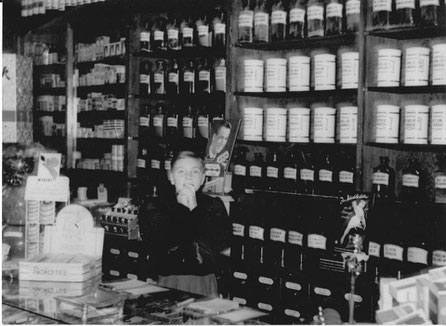 Wolfgang Epping as a child in the drugstore of his parents