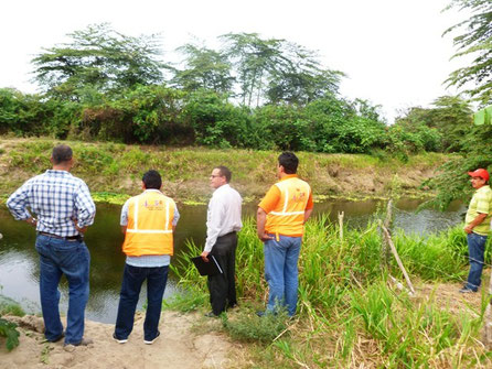 Inspección del Río Chone donde se ejecutarán trabajos de limpieza para evitar que la ciudad se inunde durante el invierno.
