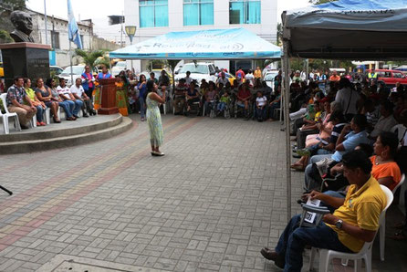 Una madre de hijo discapacitado conmovió a los presentes en la celebración del Día Mundial de la Discapacidad, en Manta, Ecuador.