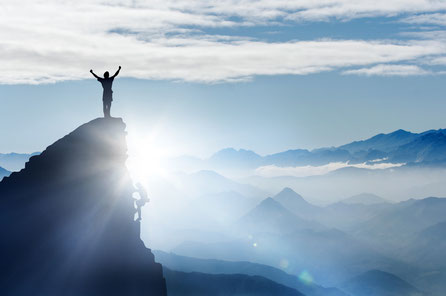 das Ziel erreicht, oben angekommen, frei sein, ohne Belastung,