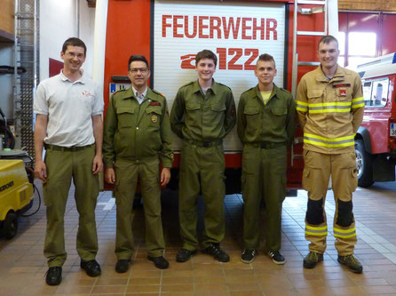 v.l.: KDT OBI Georg Crepaz, AK ABI Ing. Walter Stockner, PFM Tobias Reitmair, PFM Dominik Wendler, Ausbildungsbeauftragter LM Daniel Eberl