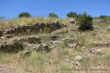 Morgantina : Ruines du sanctuaire Sud dédié à Déméter et Korê
