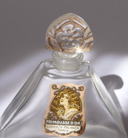 LORENZY-PALANCA : FRIMOUSSE D'OR - GROS PLAN SUR LE BOUCHON EN VERRE PATINE