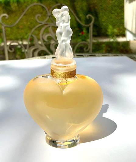 1997 - FLACON EDITION LIMITEE EN CRISTAL SATINE : "AMOURS"
