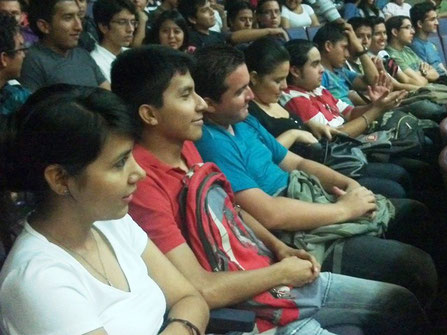 Jóvenes estudiantes de la Universidad de Manta, en la recordación de la Proclama Liberal de 1895 en Chone. Ecuador.