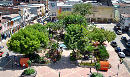 Parque central de Chone. Foto tomada del blog "Manabí, noticias en línea". Ecuador.