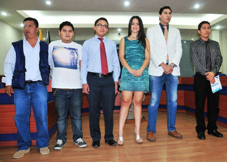 Equipo humano a cargo del programa televisivo municipal "Junto a Ti Manta". Manabí, Ecuador.