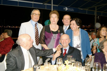 Don Carlos Pólit Ortiz en la fiesta de su centenario, con familiares. Manta, Ecuador.