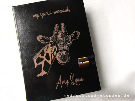 Lederbuch Titel Name Giraffe handgraviert Hardcover Ledereinband mit individueller Handgravur