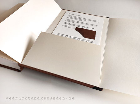 Hardcoverbuch Innenausstattung Vor-/Nachsatzpapier + Einstecktasche hinten