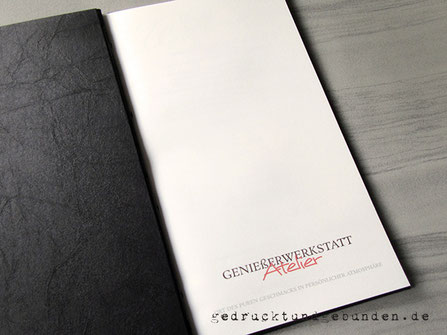 Gastrokarte geschraubt - Innenausstattung Stoff Crashoptik schwarz, ohne Gestaltung.