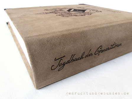 Fotoalbum Ledereinband Hardcover Einbandgestaltung Branding Wappen und Schriftzug Fotoalbum Familienchronik 30cm x 30cm Metall-Buchecken