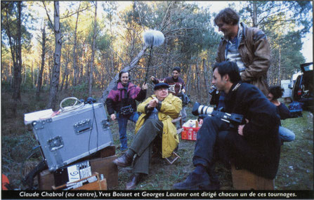 Claude Chabrol, Yves Boisset et Georges Launer associés à la caméra pour le tournage du téléfilm "Les Redoutables " en 2000 au Cap Ferret. Extrait de la Revue municipale "Les Nouvelles de la Presqu'île" n°14, décembre 2000, page 6. Reproduction DR