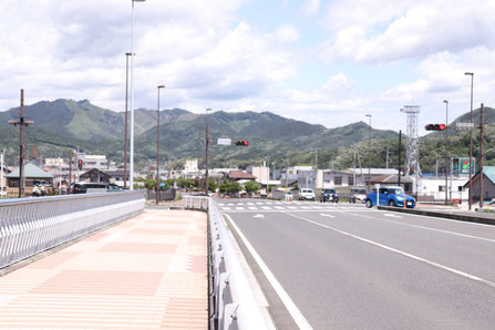 中通り大橋と最初の信号