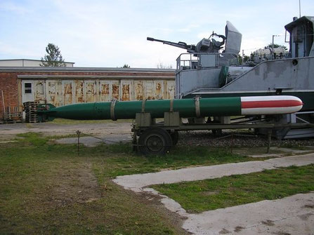 Torpedo, Torpedorohr und ZU 23 - Bild: Scheuch