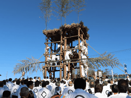 室根神社特別大祭　本宮・新宮神輿の先着争いが行われてきた８ｍの御仮宮
