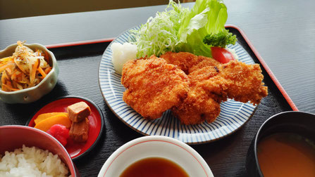 塩麹仕立てチキンかつ定食　1430円