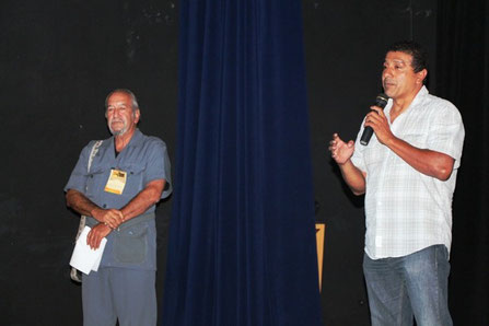 Carlos Valencia, organizador del Festival de Cortometrajes Manabí Profundo, junto al periodista Ricardo de la Fuente.