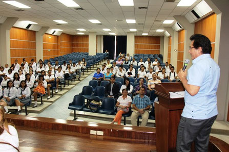 Inauguración del "Programa de Educación Básica Flexible Extraordinaria" 2014-2015. Manta, Ecuador.