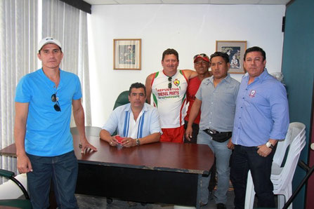 Promotores del primer torneo nacional de Ecuavóley a realizarse en la ciudad de Manta, Ecuador.