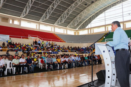 Interior del nuevo coliseo de Liga Deportiva Cantonal de Manta (Ecuador), en Ciudad Deportiva Tohallí al sur de la ciudad.