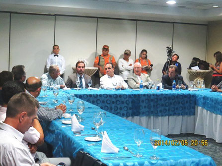 Representantes del sector industrial pesquero de Manta (Ecuador) se reunieron con Ramiro Gonzáles, ministro de Industrias y Productividad.