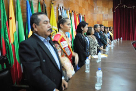 Autoridades universitarias que encabezaron la sesión solemne por el aniversario de la Escuela de Educación Parvularia, de la ULEAM de Manta, Ecuador.